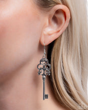 Load image into Gallery viewer, ChÃ¢teau Chic - Silver
