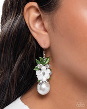 Load image into Gallery viewer, Bouquet Beholder - White
